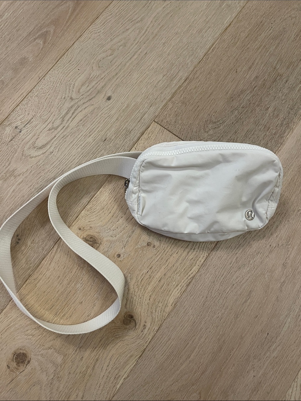 Lululemon Everywhere White Belt Bag